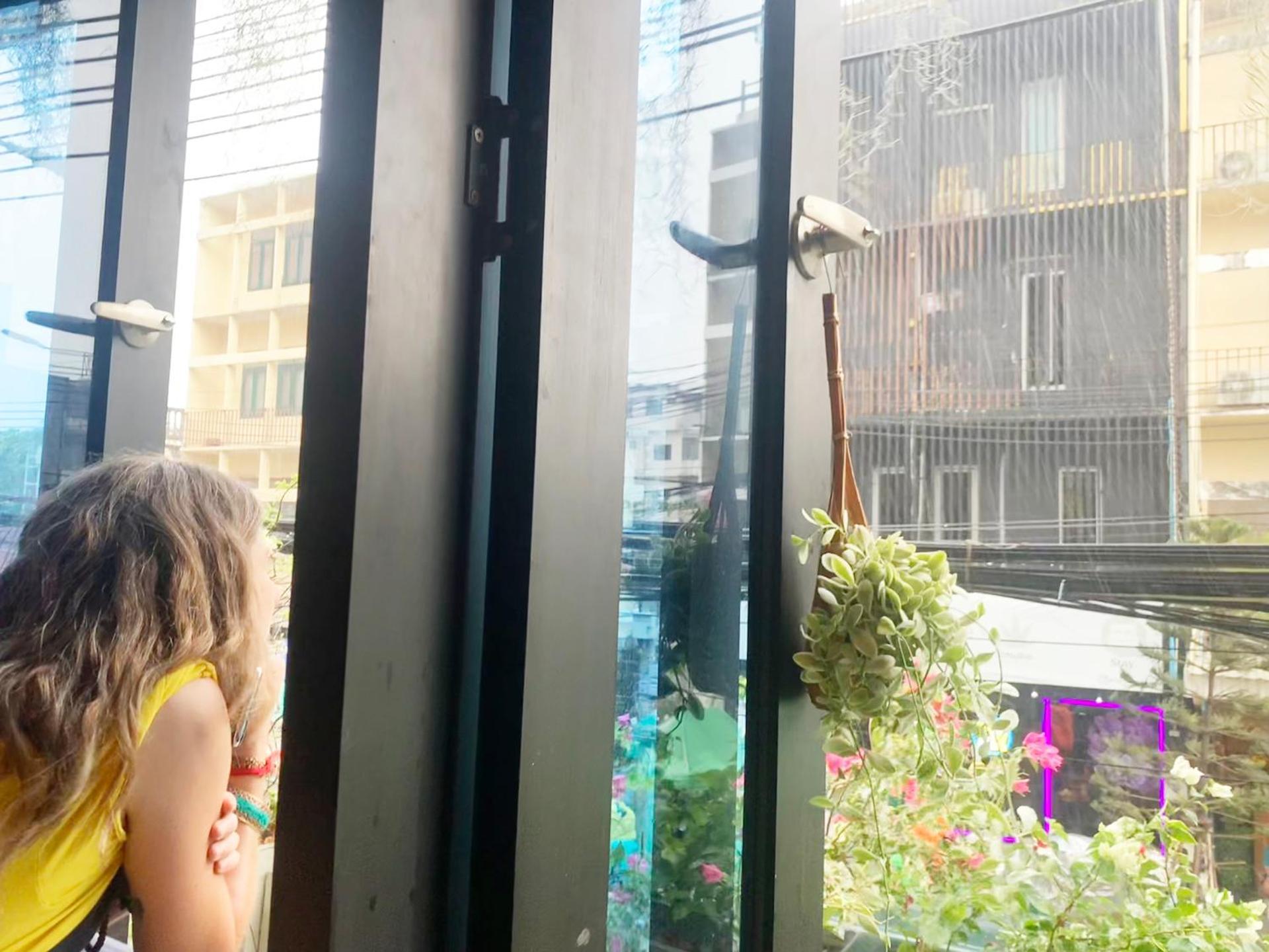 Susu Khaosan Hostel Бангкок Экстерьер фото